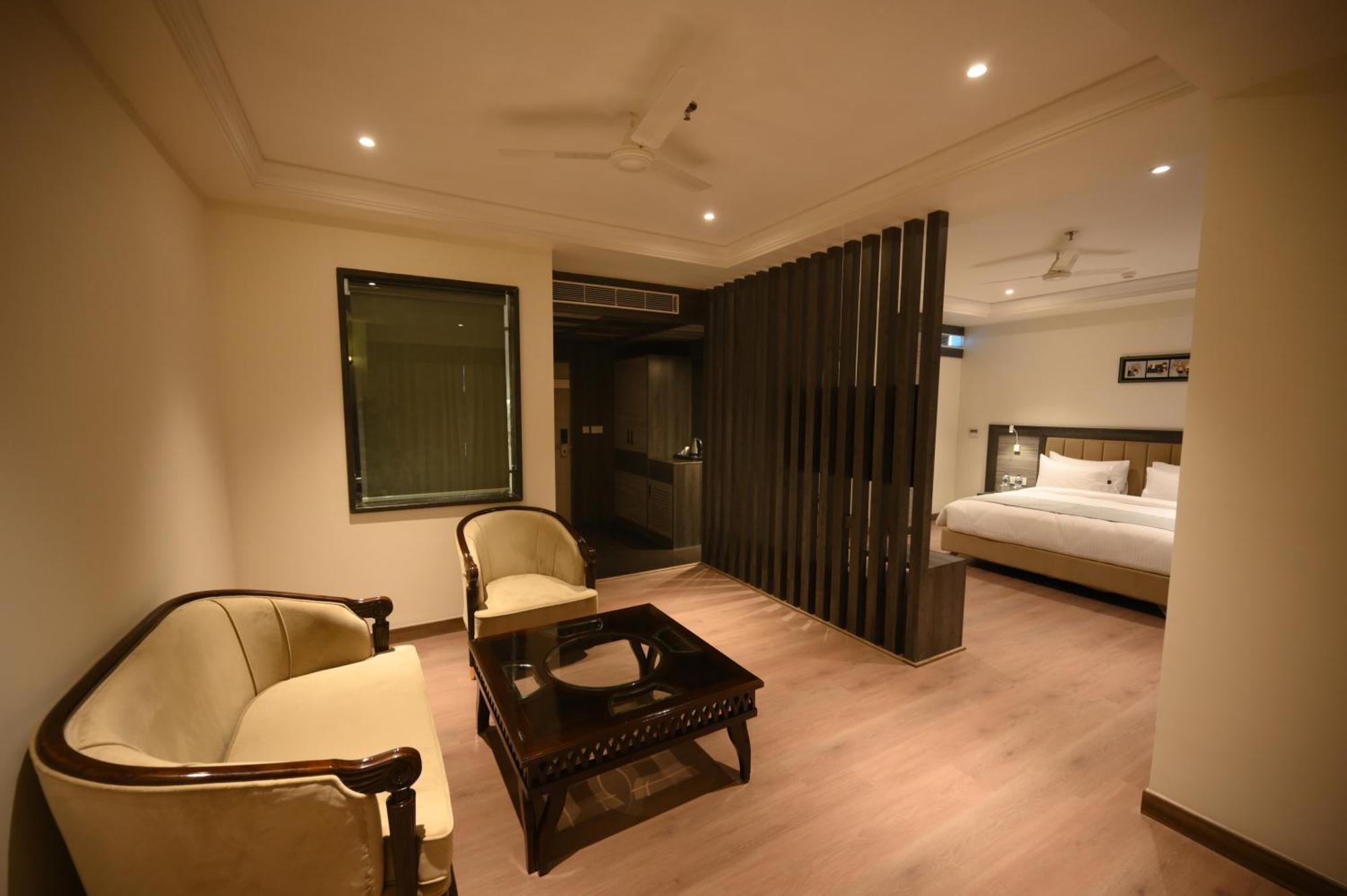 The Mudra Hotel Varanasi Exteriör bild
