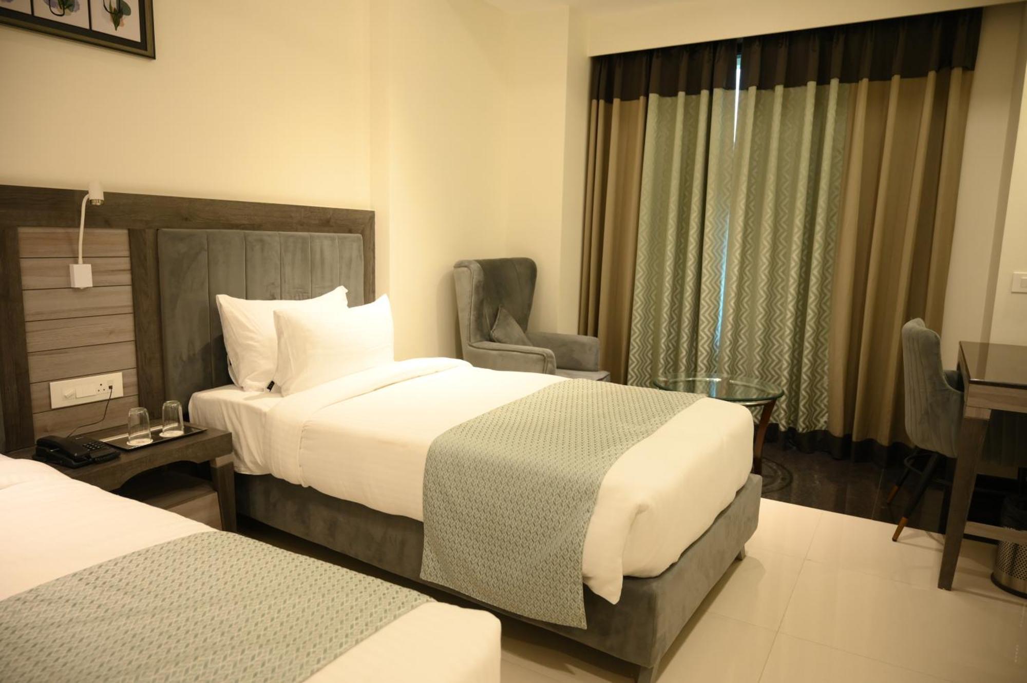 The Mudra Hotel Varanasi Exteriör bild